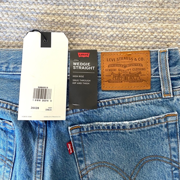 NWT Levi’s Wedgie Fit Straight Leg Jeans - Picture 2 of 3